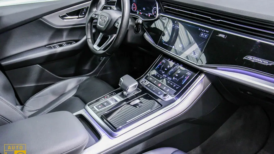 AUDI Q8 -