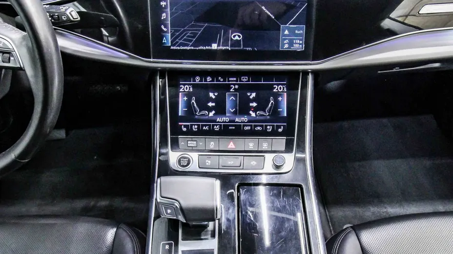 AUDI Q8 -