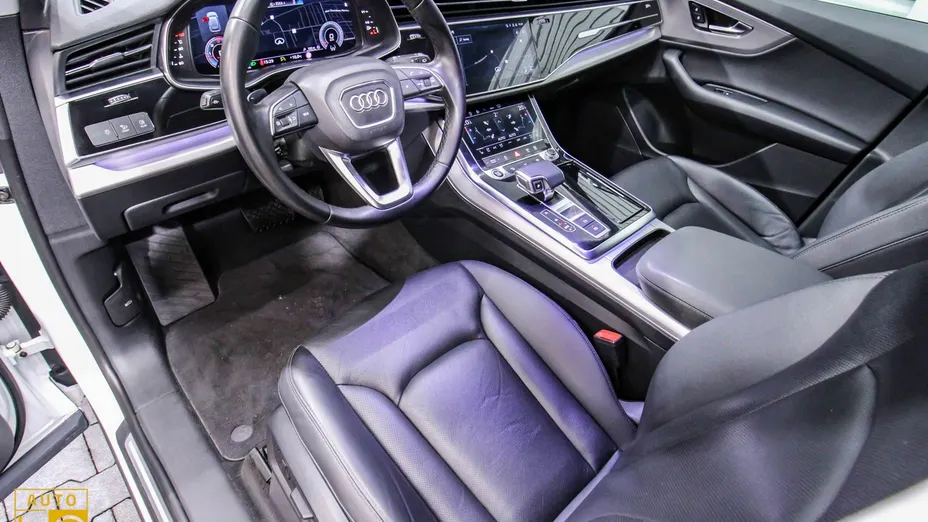 AUDI Q8 -