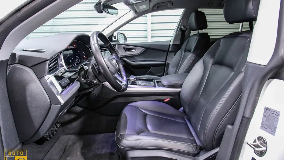 AUDI Q8 -