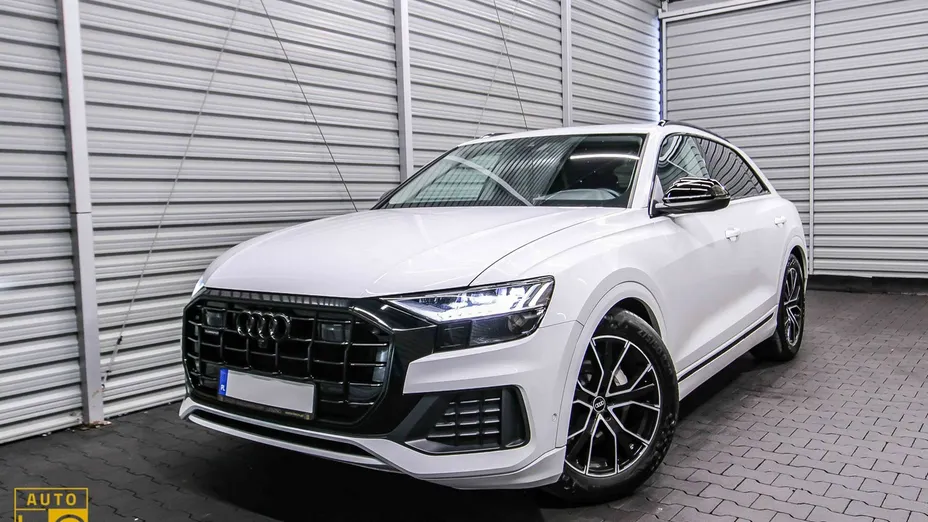 AUDI Q8 -