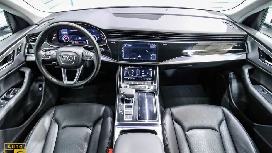 AUDI Q8 -