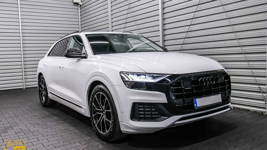 AUDI Q8 -