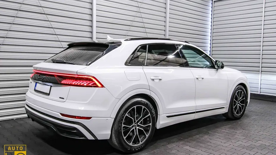 AUDI Q8 -