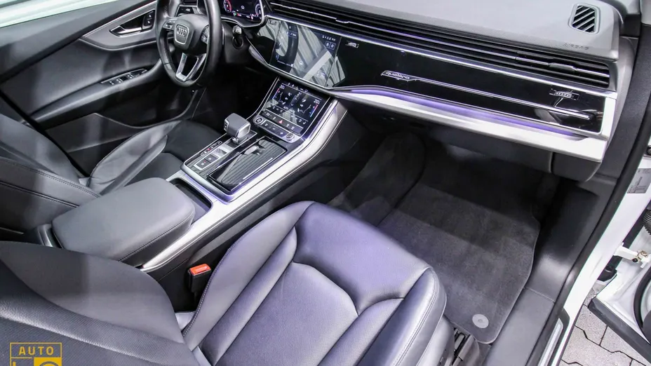 AUDI Q8 -