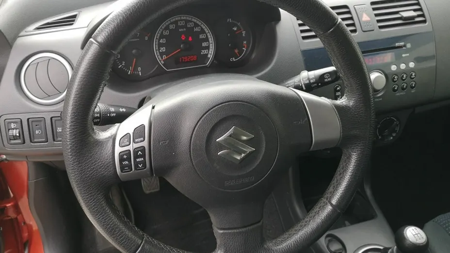 SUZUKI Swift -