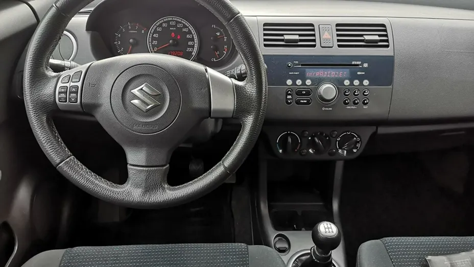 SUZUKI Swift -