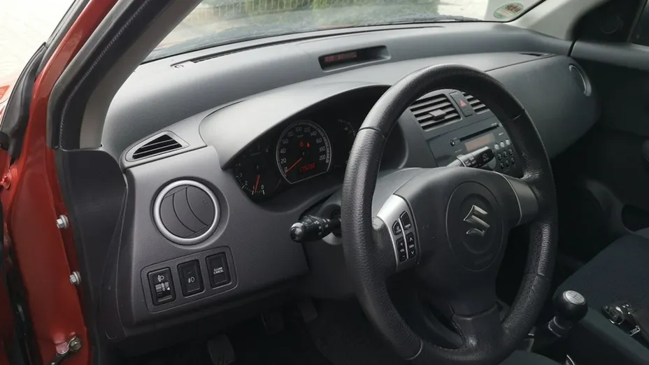 SUZUKI Swift -