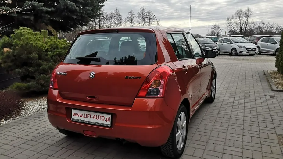 SUZUKI Swift -