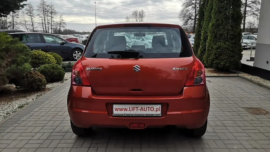SUZUKI Swift -