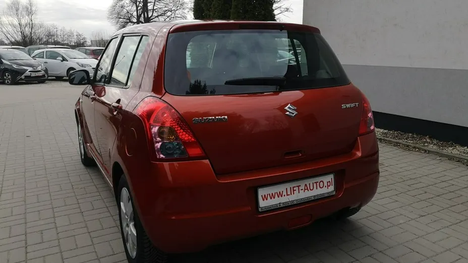 SUZUKI Swift -