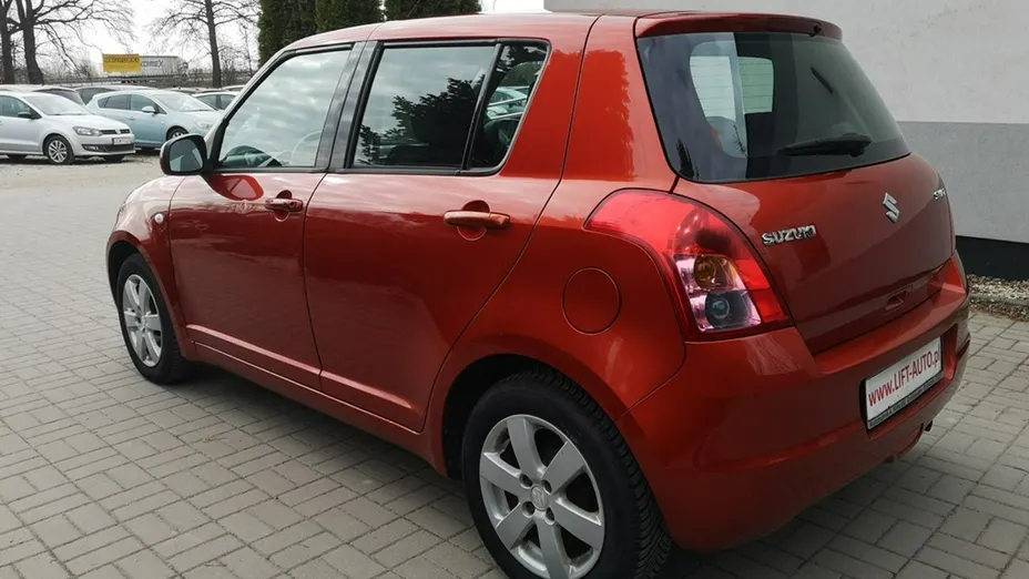 SUZUKI Swift -