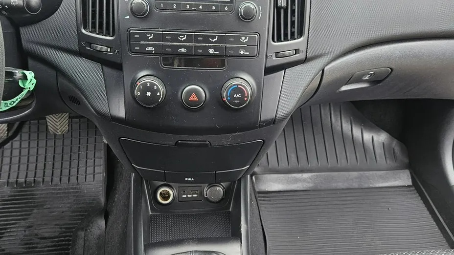 HYUNDAI i30 -