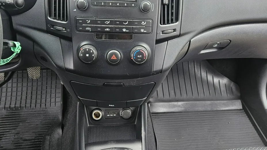 HYUNDAI i30 -