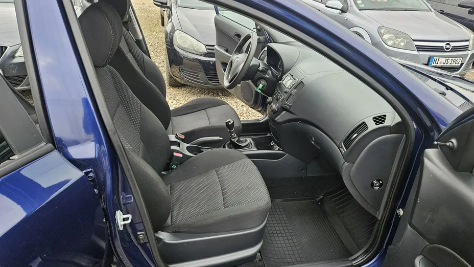 HYUNDAI i30 -