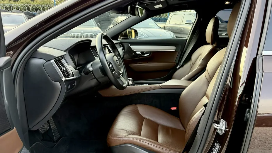 VOLVO V90 -