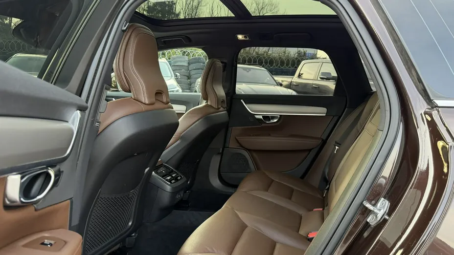 VOLVO V90 -