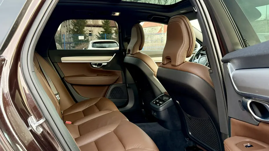 VOLVO V90 -