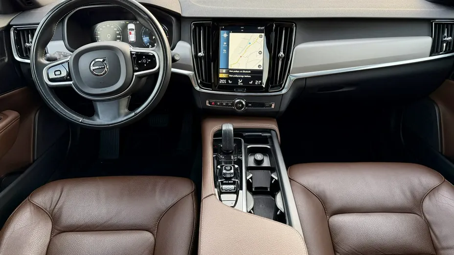VOLVO V90 -