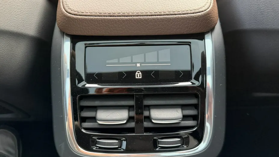 VOLVO V90 -
