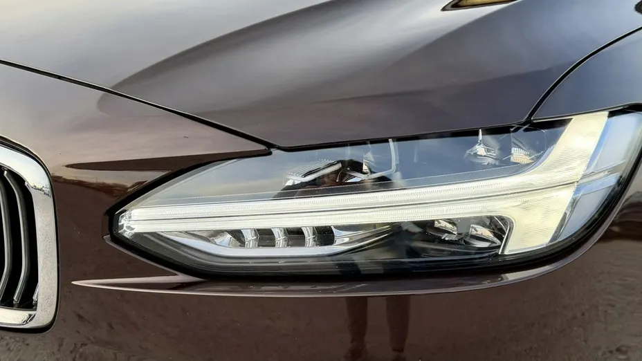 VOLVO V90 -