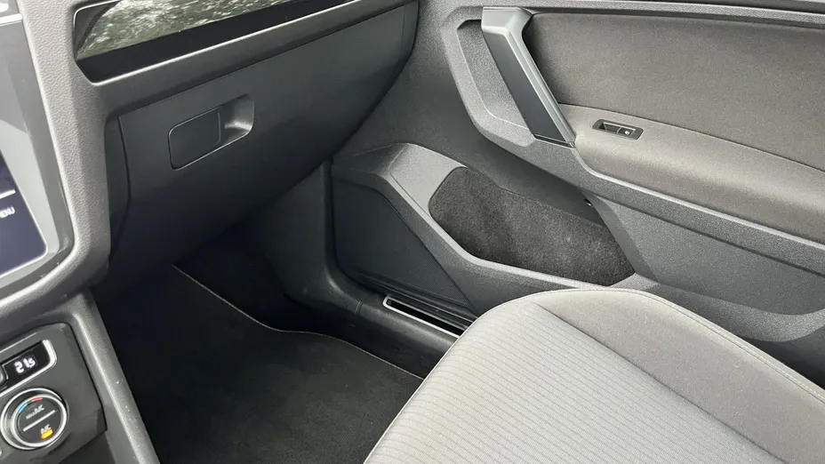 VOLKSWAGEN Tiguan -
