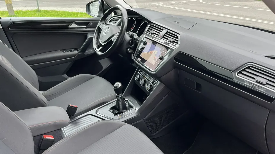 VOLKSWAGEN Tiguan -