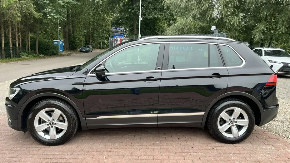 VOLKSWAGEN Tiguan -