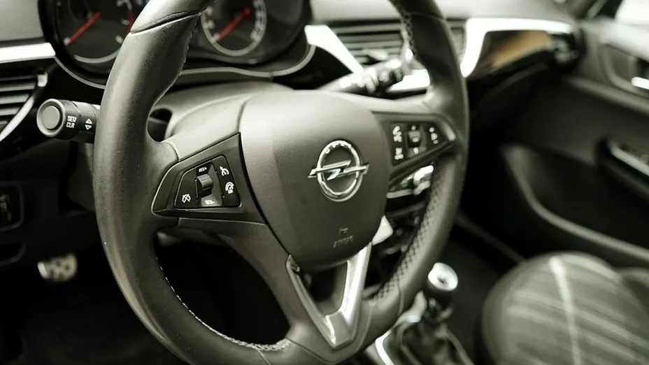 OPEL Corsa -