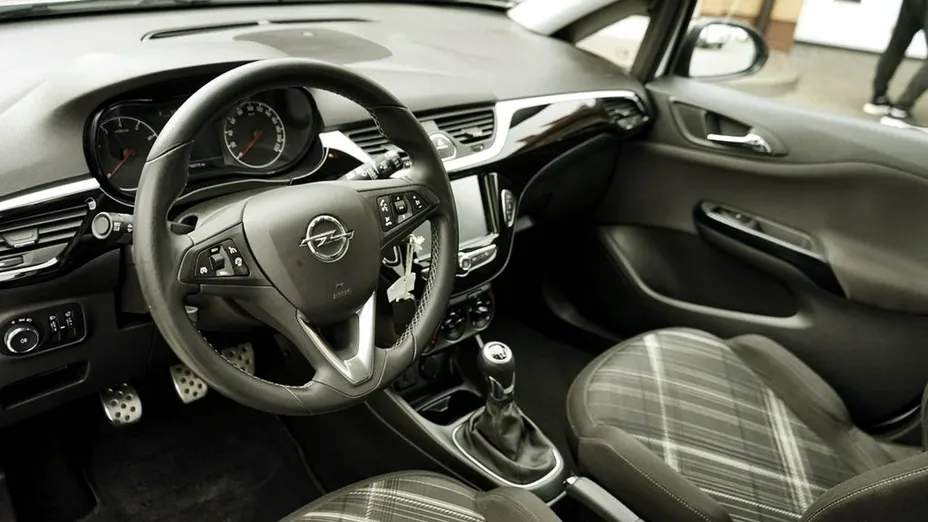 OPEL Corsa -