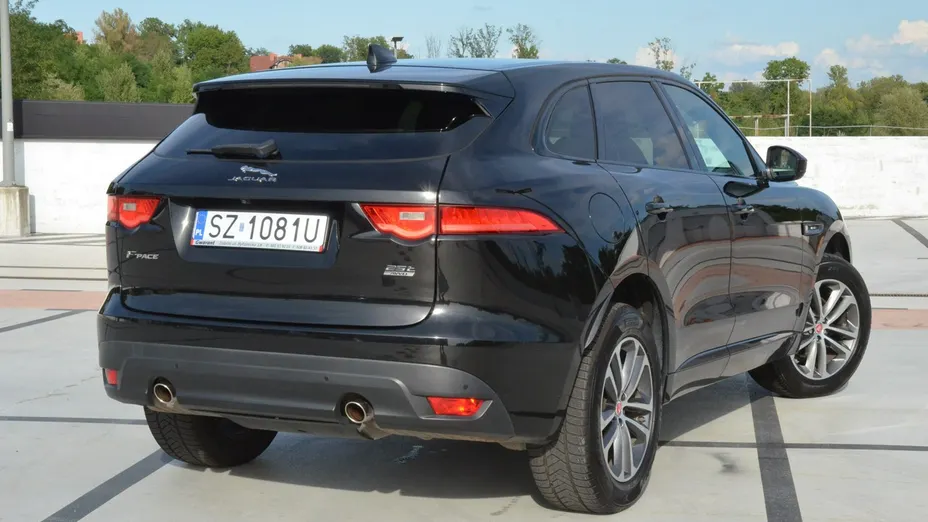JAGUAR F-Pace -