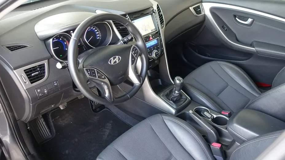 HYUNDAI i30 -