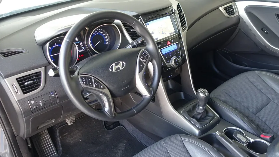 HYUNDAI i30 -