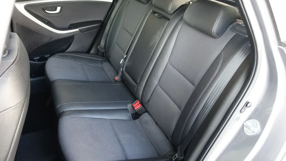 HYUNDAI i30 -