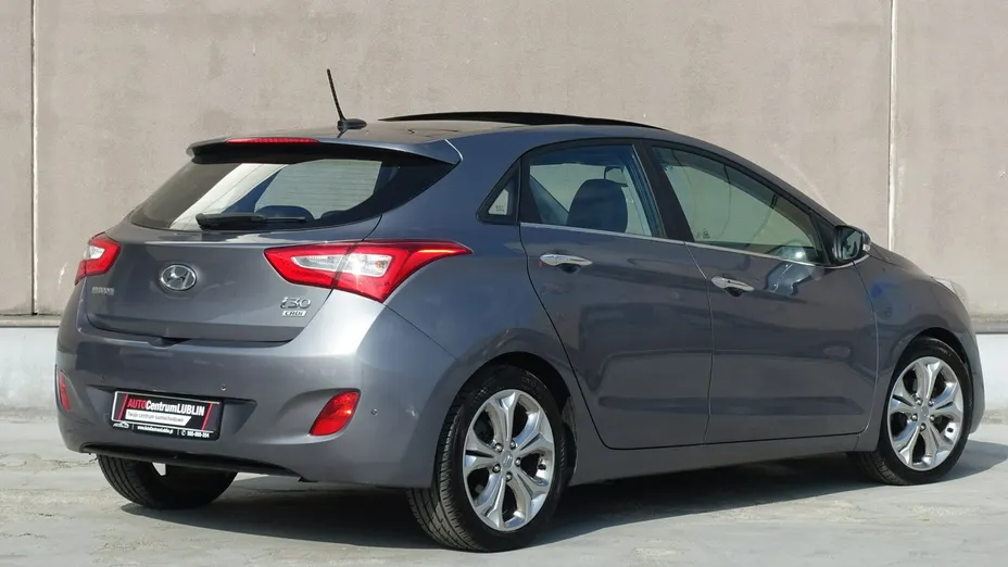 HYUNDAI i30 -
