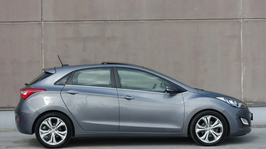 HYUNDAI i30 -