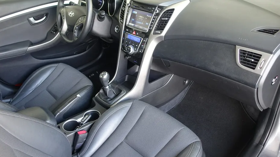 HYUNDAI i30 -