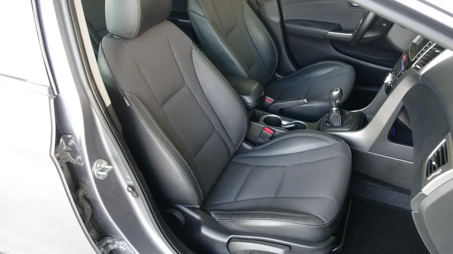 HYUNDAI i30 -