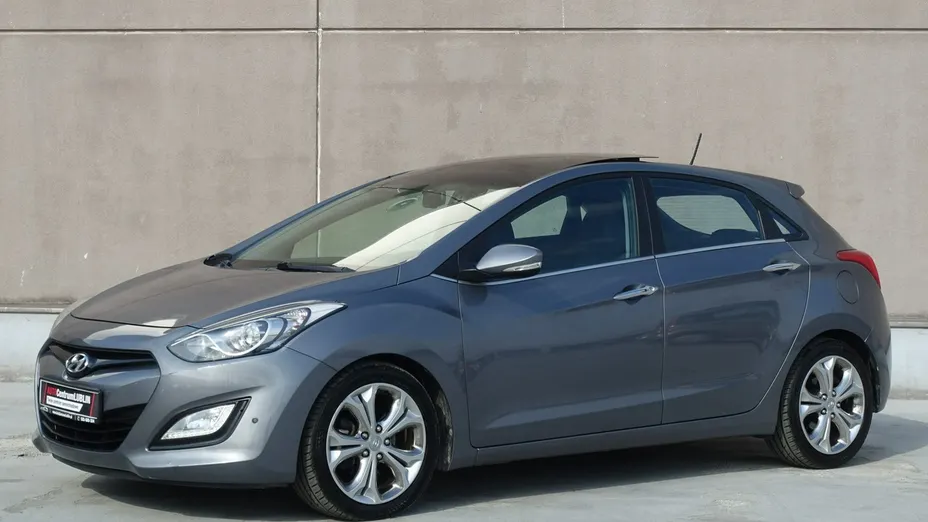 HYUNDAI i30 -