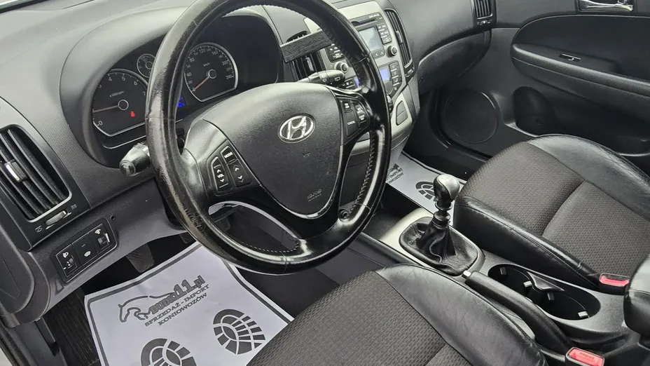HYUNDAI i30 -