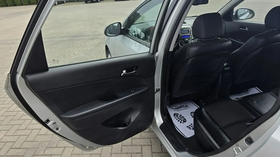 HYUNDAI i30 -