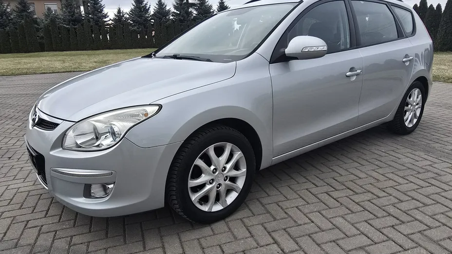 HYUNDAI i30 -