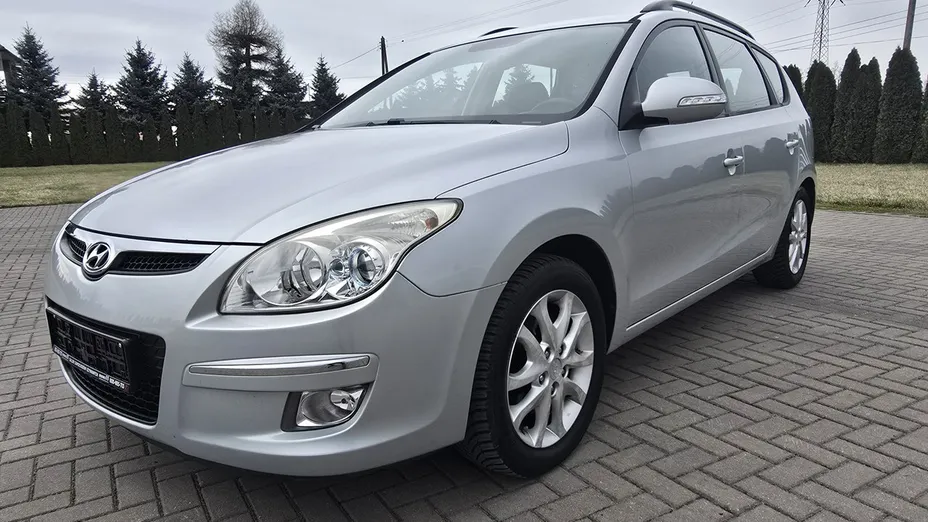 HYUNDAI i30 -