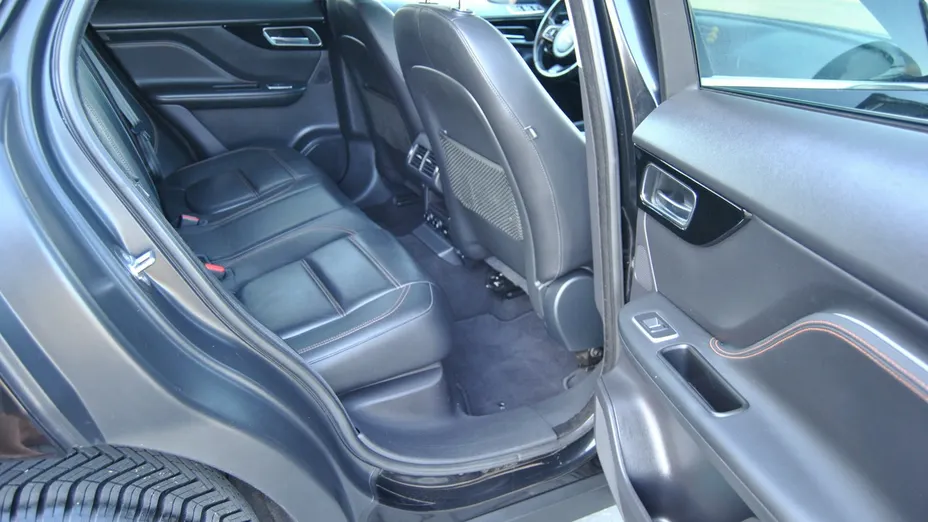 JAGUAR F-Pace -