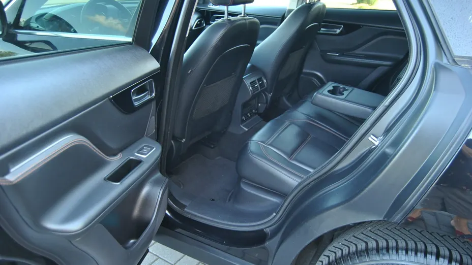 JAGUAR F-Pace -