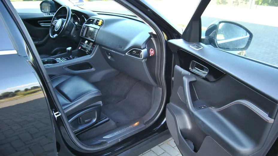 JAGUAR F-Pace -