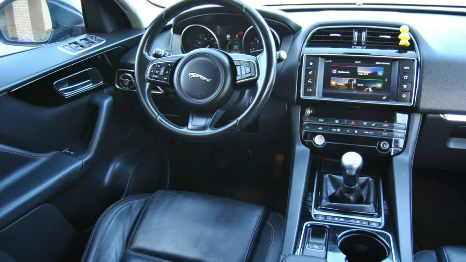 JAGUAR F-Pace -