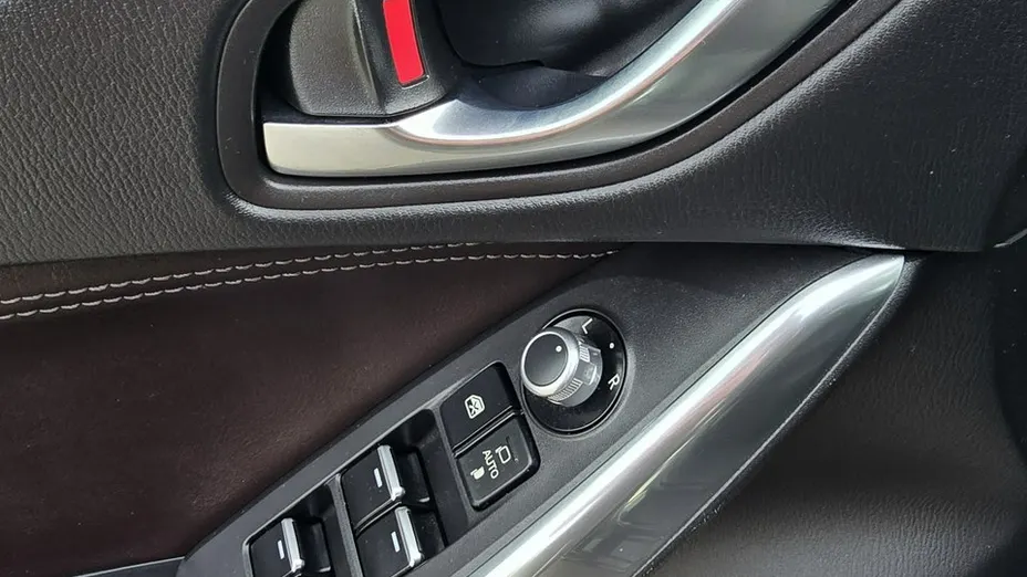 MAZDA 6 -