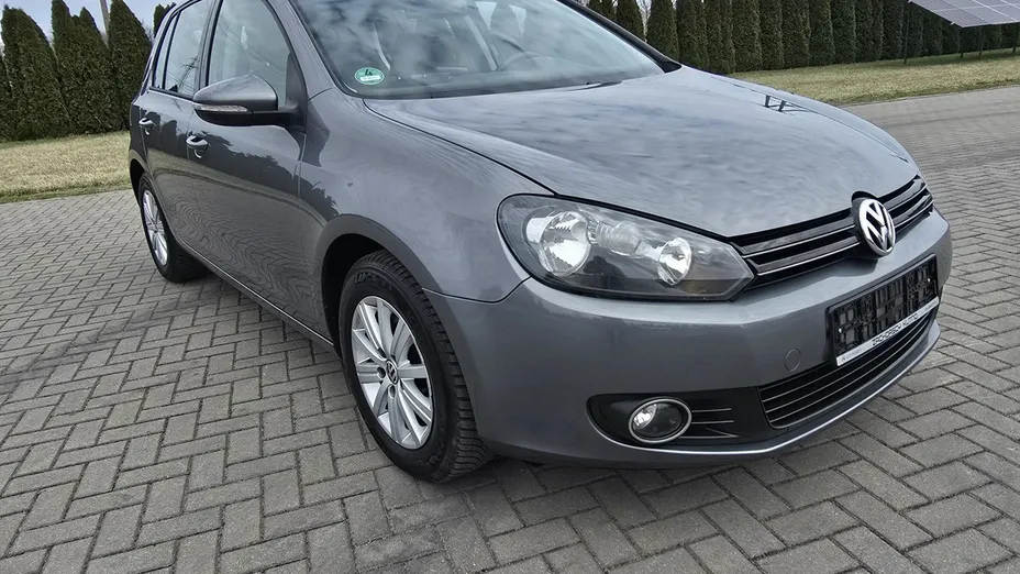 VOLKSWAGEN Golf -