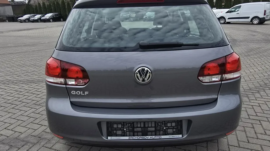VOLKSWAGEN Golf -
